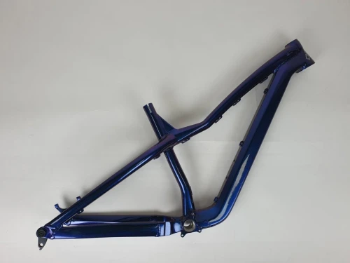 Rama Hornet Pro, Cosmic/Silver połysk, Medium (nowa, porysowana na mufie i niedomalowana na HT)