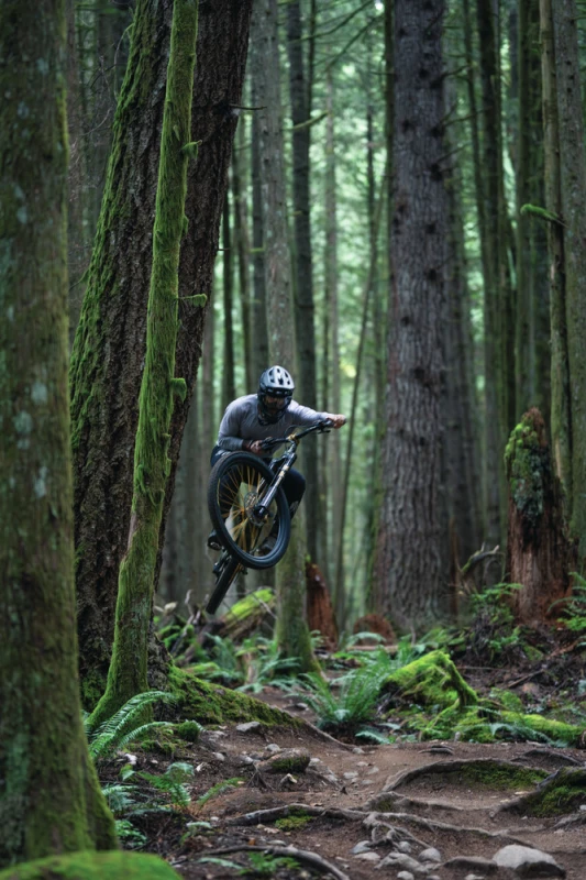 35539_Targon_velvet_black_Lifestyle_YOANN_SQUAMISH_8_SK_3.jpg