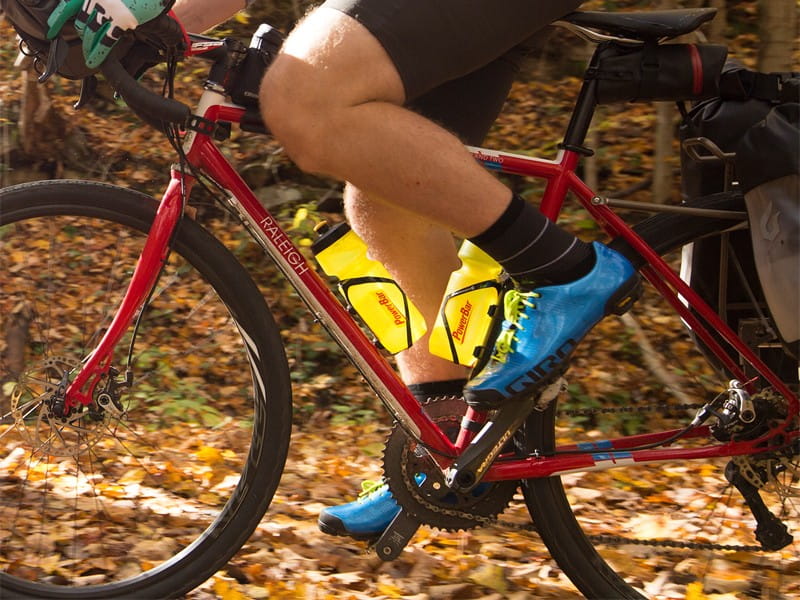 Koszyk na bidon BLACKBURN CINCH karbonowy 16g czarno-biały matowy (NEW)