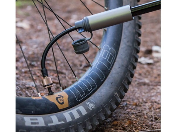 Pompka ręczna BLACKBURN CORE HV 90psi wężyk grafitowa (NEW)