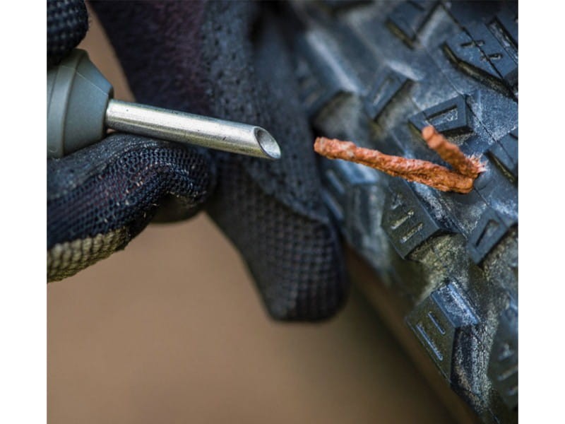 Zestaw naprawczy do opon tubeless BLACKBURN PLUGGER (wkładów 10szt) (NEW)