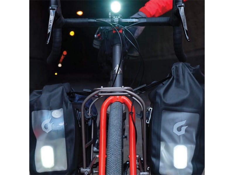 Lampka przednia BLACKBURN CENTRAL 100 USB, 100 lumenów srebrna (DWZ)