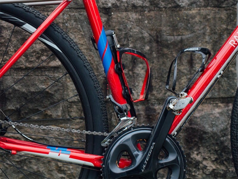 Koszyk na bidon BLACKBURN CINCH karbonowy 16g czarno-czerwony połysk (NEW)