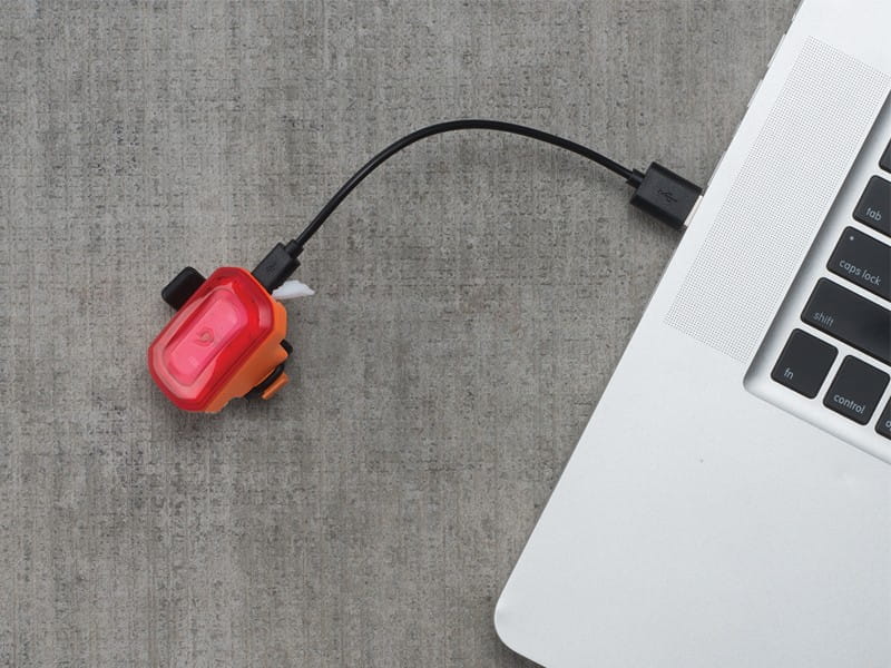 Lampka tylna BLACKBURN CLICK USB 20 lumenów niebieska (DWZ)