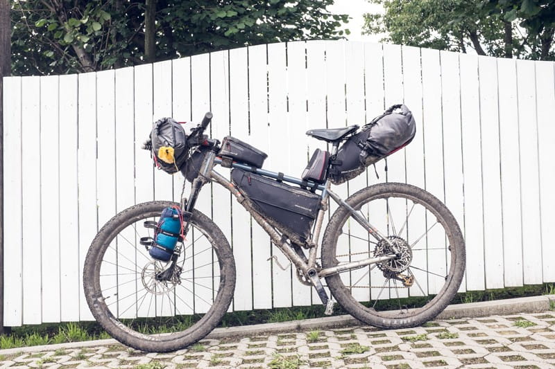 Torba pod siodło BLACKBURN OUTPOST ELITE SEAT PACK 10,5l z workiem wodoodpornym, metalowe mocowanie do sztycy pneumatycznej (NEW)