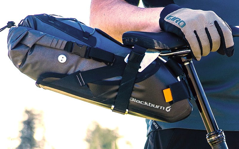 Torba pod siodło BLACKBURN OUTPOST ELITE SEAT PACK 10,5l z workiem wodoodpornym, metalowe mocowanie do sztycy pneumatycznej (NEW)