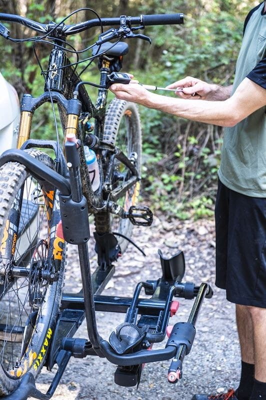 Pompka do amortyzatora BLACKBURN HONEST DIGITAL SHOCK 350PSI 215G elektroniczna (NEW)