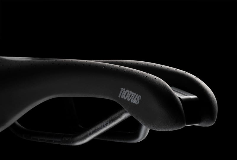 Siodło SELLE ITALIA NOVUS BOOST GRAVEL TECH SUPERFLOW S (id match - S3) TI 316 Tube 7, fibra-tek, 255g czarno-szary (DWZ)