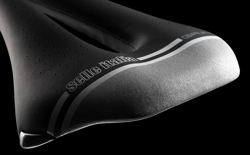 Siodło SELLE ITALIA NOVUS BOOST GRAVEL TECH SUPERFLOW S (id match - S3) TI 316 Tube 7, fibra-tek, 255g czarno-szary (DWZ)