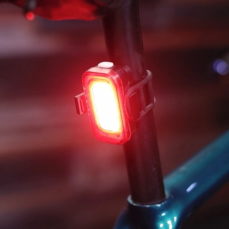 Zestaw lampki BLACKBURN DAYBLAZER 550 FRONT GRID REAR przód 550 lumenów, tył 40 lumenów (NEW 2023)