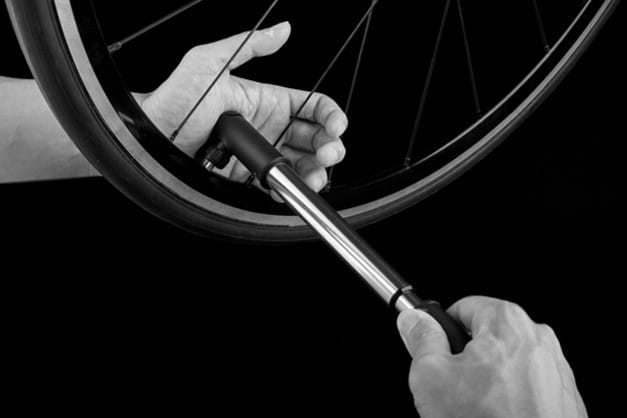 Pompka ręczna BIRZMAN Scope Apogee (Presta/Schrader), 120psi/8.3 bar, Długość 220mm, CNC, Srebrno-Czarna