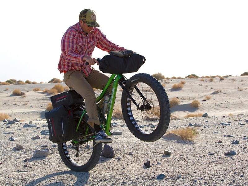 Bagażnik tylny BLACKBURN OUTPOST FAT BIKE 26"x1.0"-29"x4.0" regulacja szerokości do 31,8kg grafitowy (NEW)