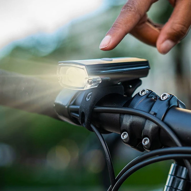 Lampka przednia BLACKBURN DAYBLAZER 550 FRONT, 550 lumenów czarna (NEW 2023)