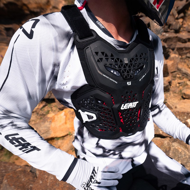 BUZER LEATT 4.5 HYBRID BLACK (160-172CM) S/M