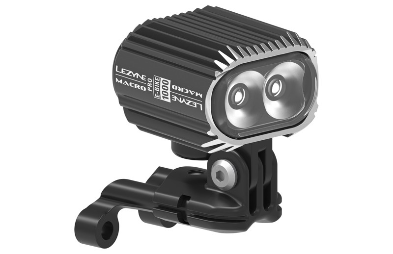 Lampka przednia LEZYNE EBIKE MACRO DRIVE 1000 1000 lumenów, AUTO DAY/NIGHT SENSOR pod napęd elektryczny, kabel 130cm czarna (NEW)