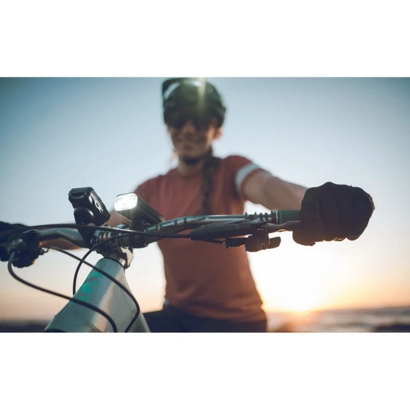 Lampka przednia LEZYNE LED MACRO DRIVE 1300XL 1300 lumenów, usb czarna (NEW)